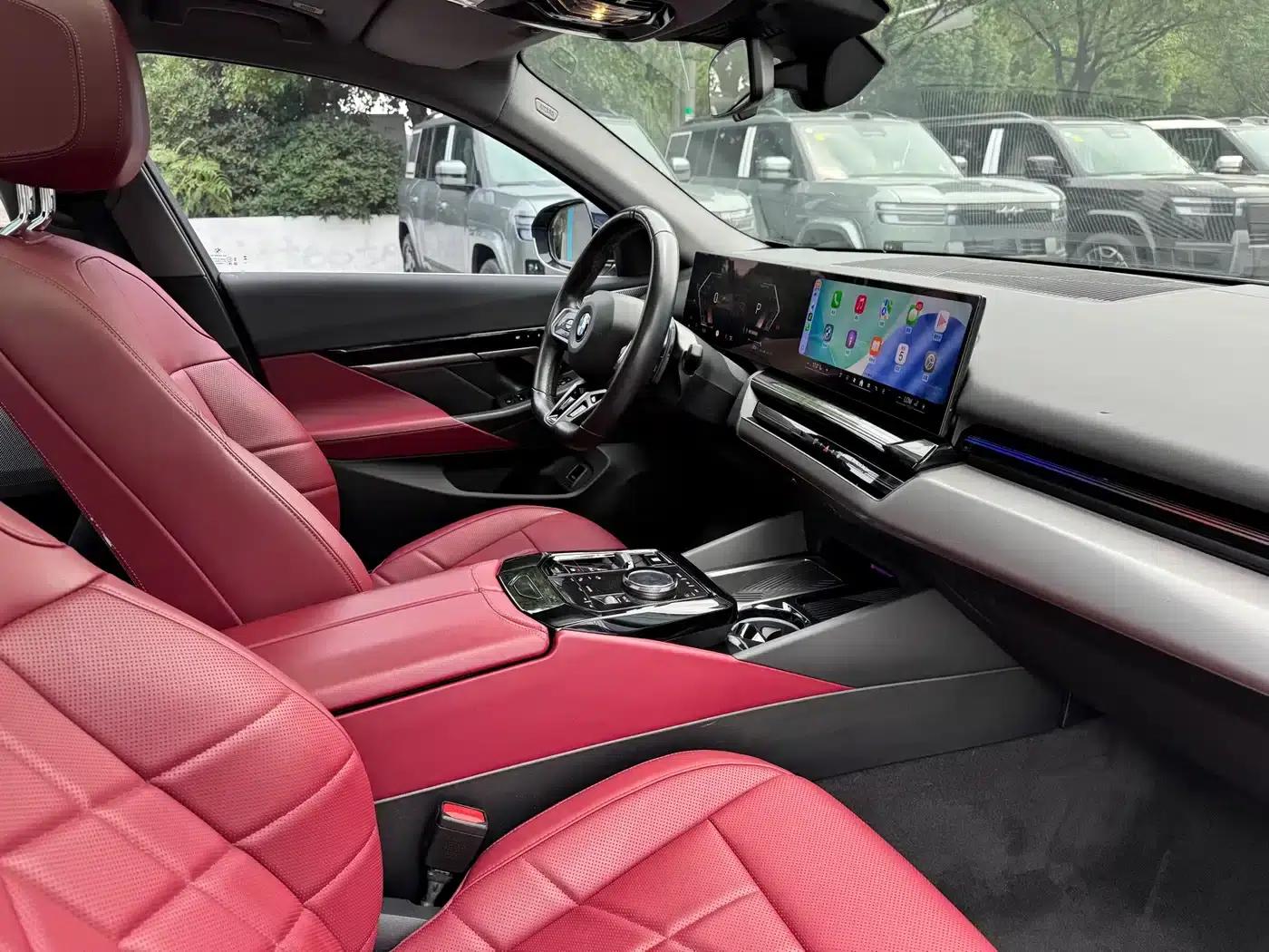 2024 BMW 5 Series 525Li M Sport Package — миниатюра 23