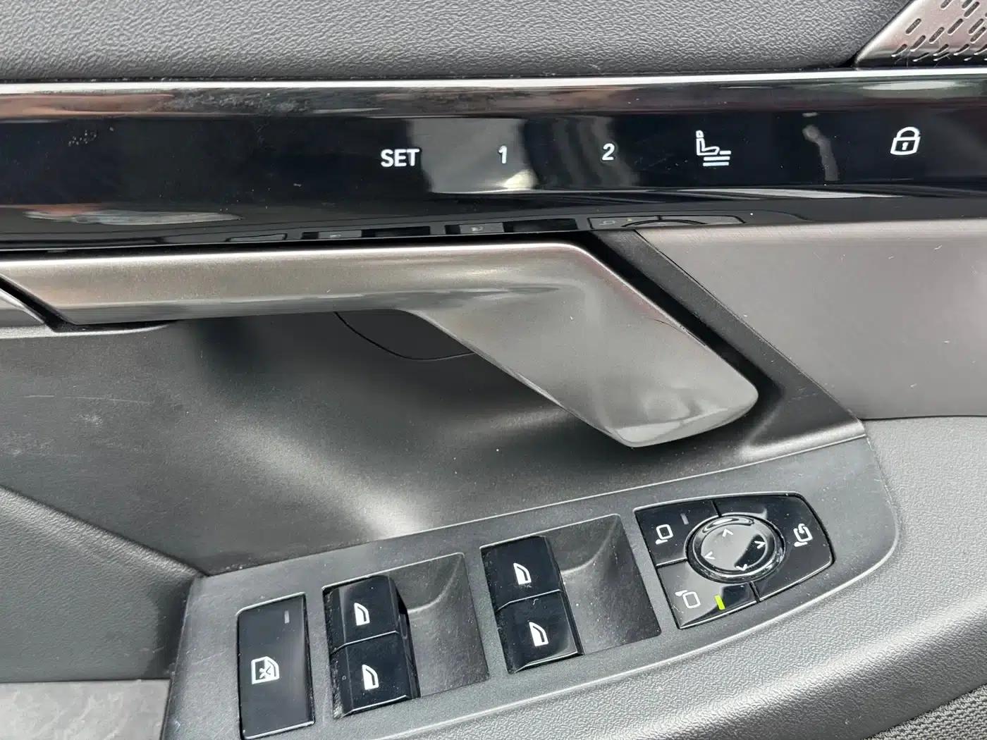 2024 BMW 5 Series 525Li M Sport Package — миниатюра 6