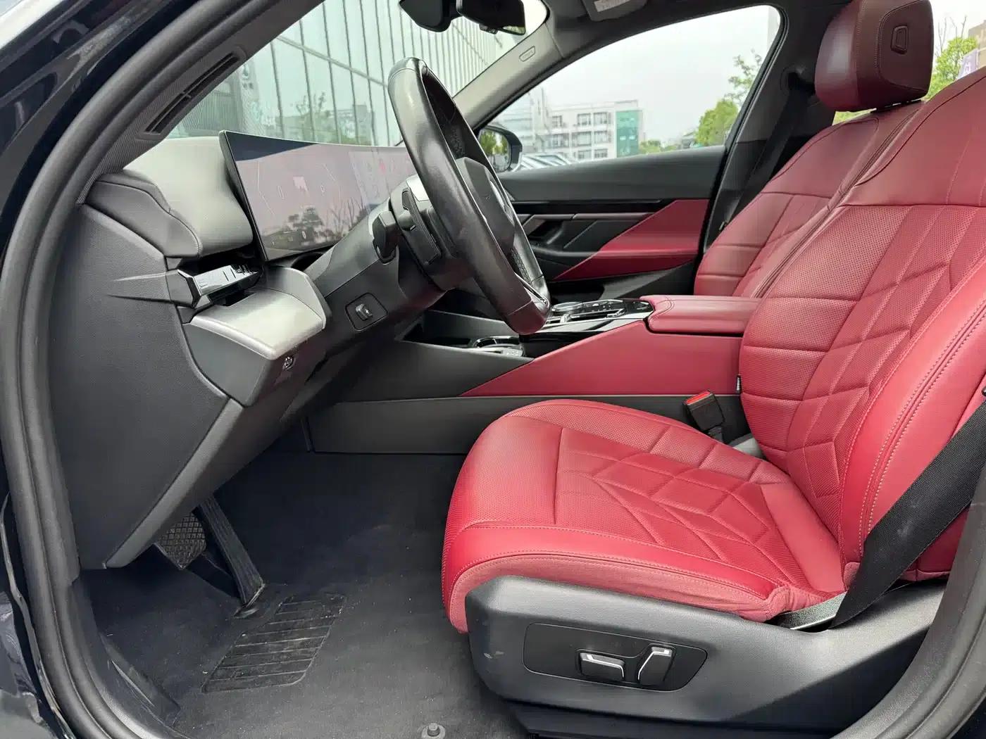 2024 BMW 5 Series 525Li M Sport Package — миниатюра 8