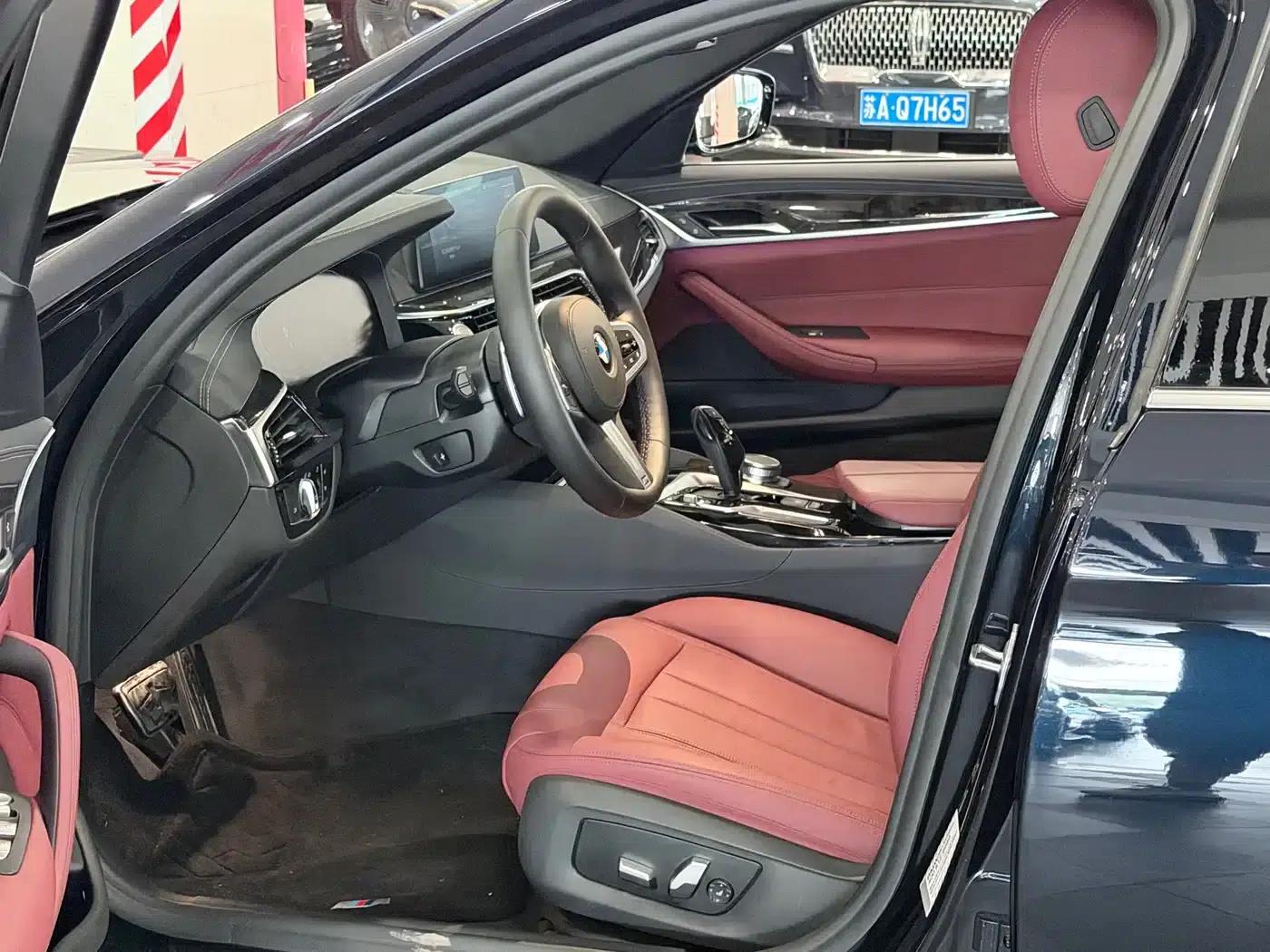 2020 BMW 5 Series 530Li Leading Edition M Sport Package — миниатюра 6