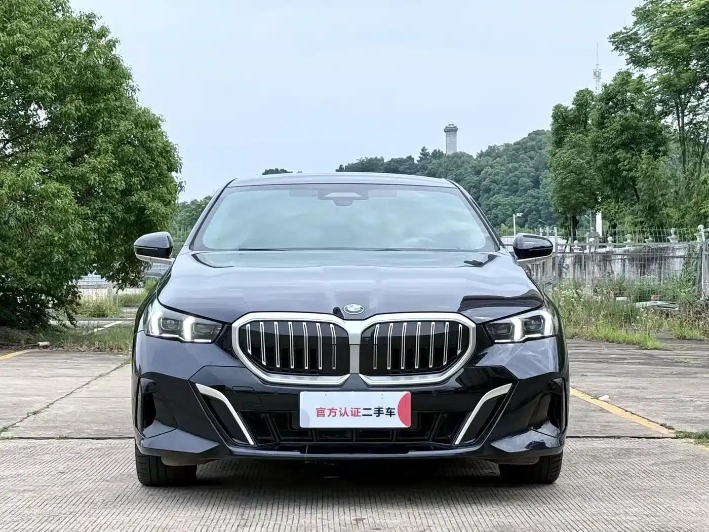 2024 BMW 5 Series 530Li Luxury M Sport Package — миниатюра 2