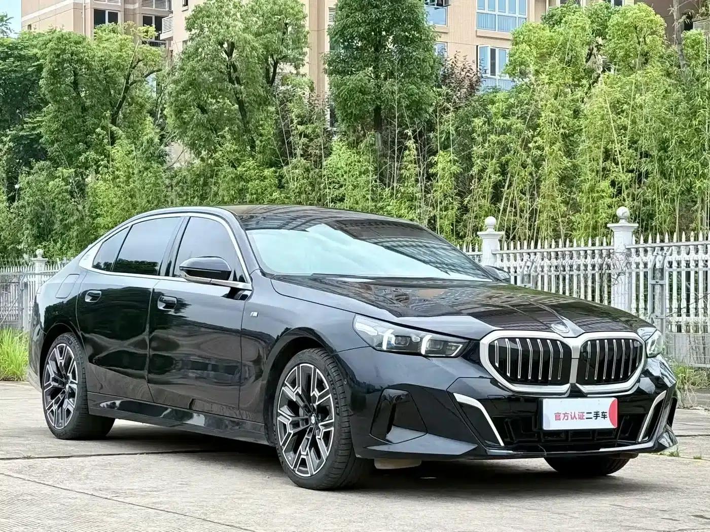 2024 BMW 5 Series 530Li Luxury M Sport Package — миниатюра 3