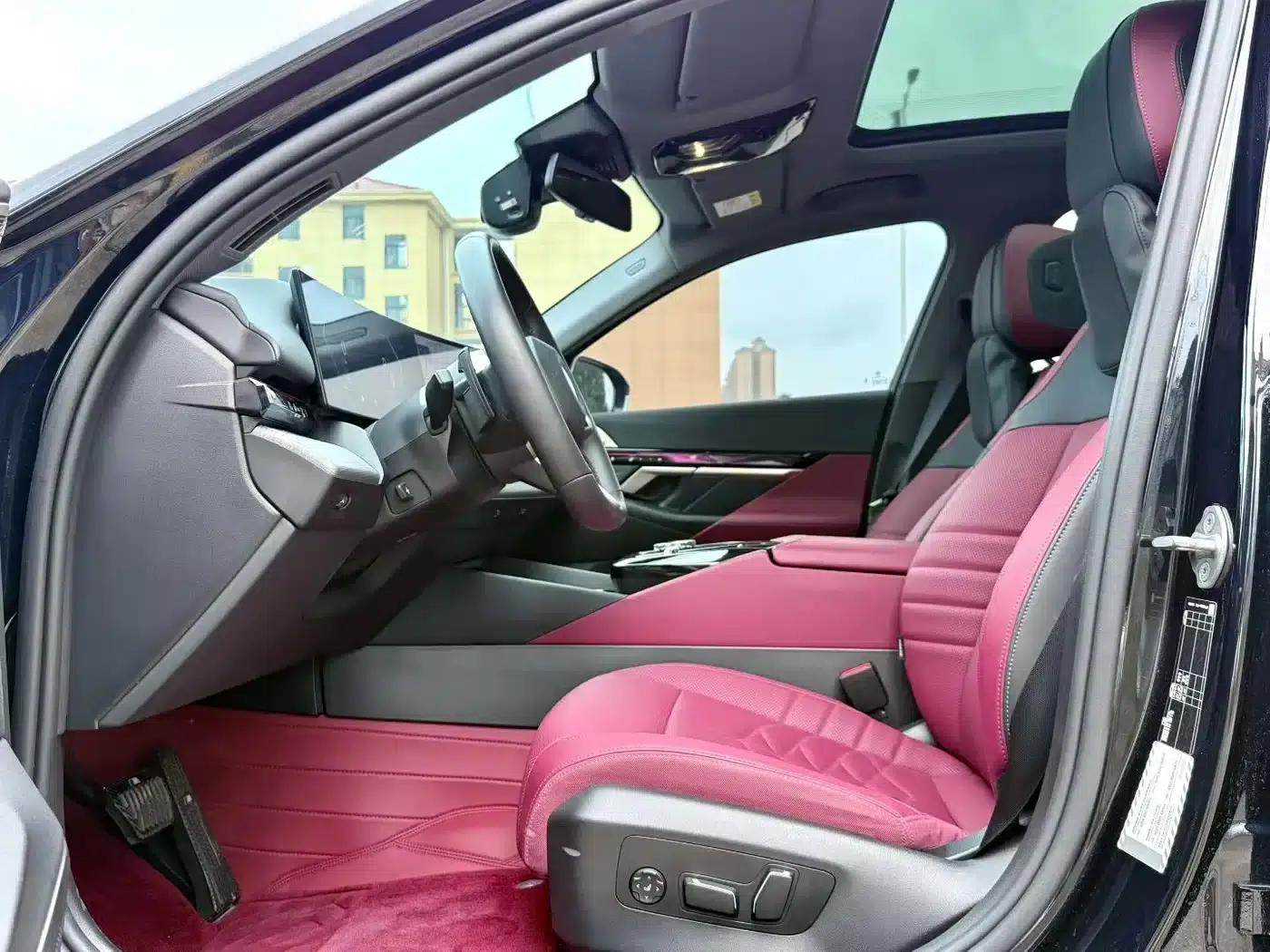 2024 BMW 5 Series 530Li Luxury M Sport Package — миниатюра 4