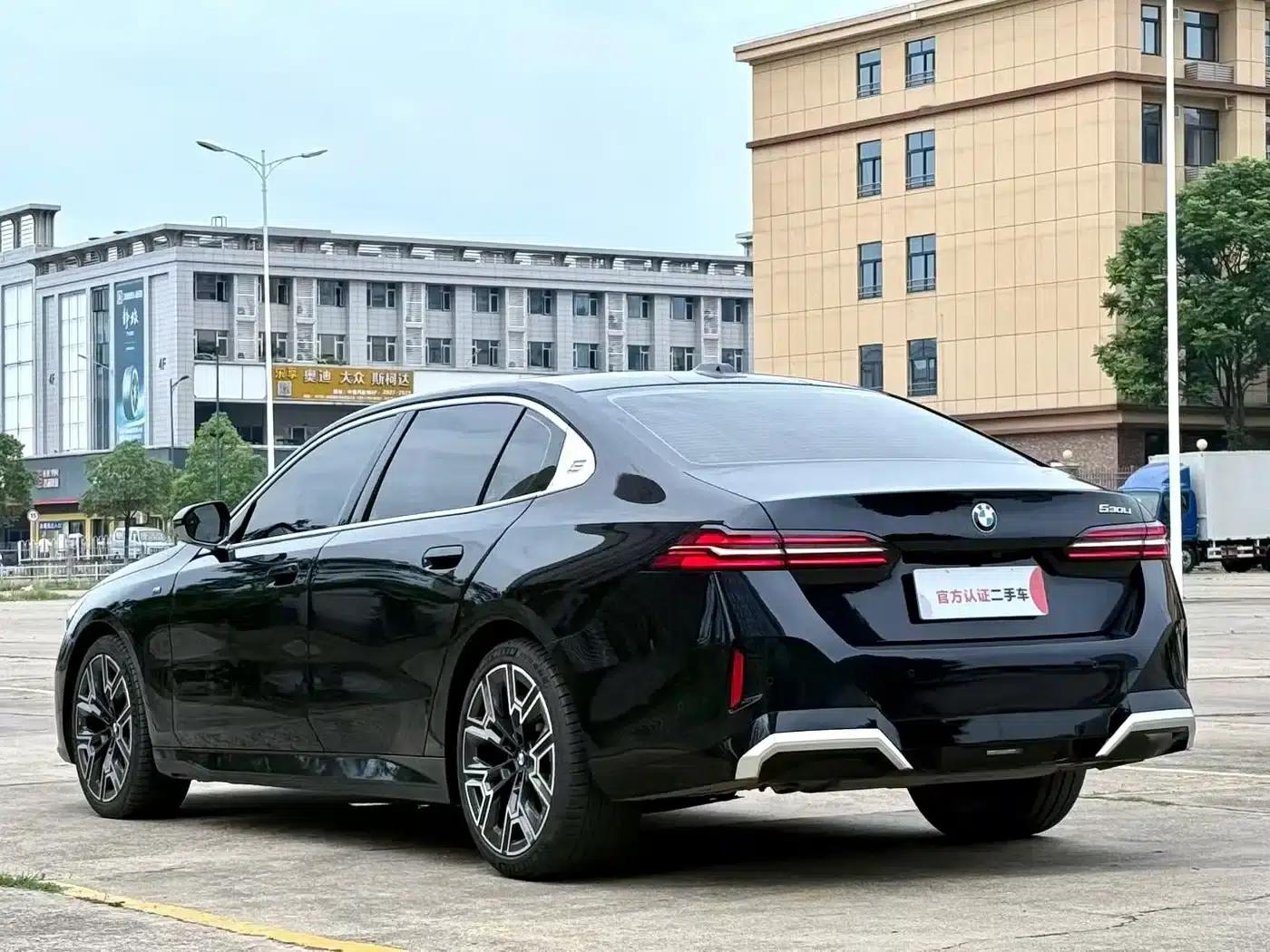 2024 BMW 5 Series 530Li Luxury M Sport Package — миниатюра 7