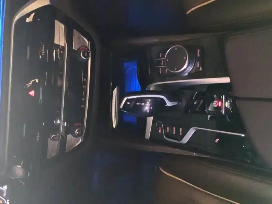 2022 BMW 5 Series 525Li M Sport Package — миниатюра 16