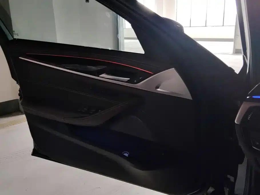 2022 BMW 5 Series 525Li M Sport Package — миниатюра 7