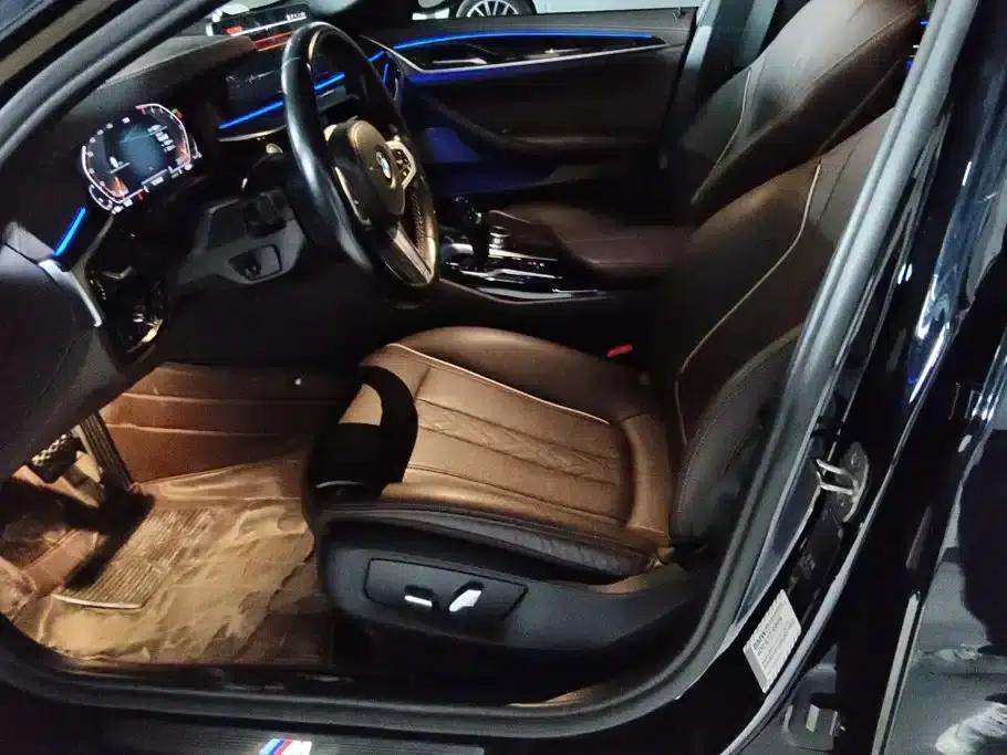 2022 BMW 5 Series 525Li M Sport Package — миниатюра 9