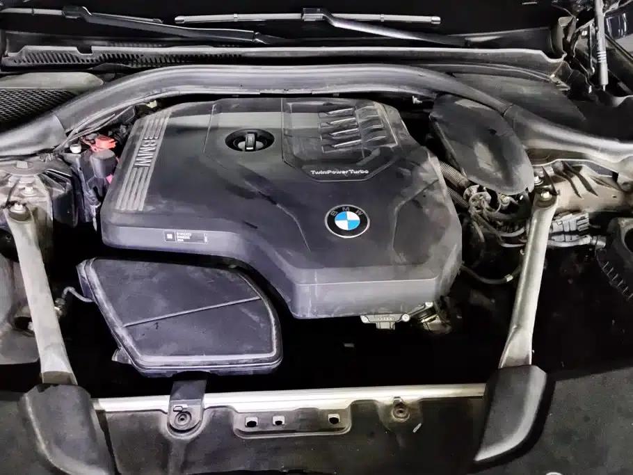 2022 BMW 5 Series 525Li M Sport Package — миниатюра 10