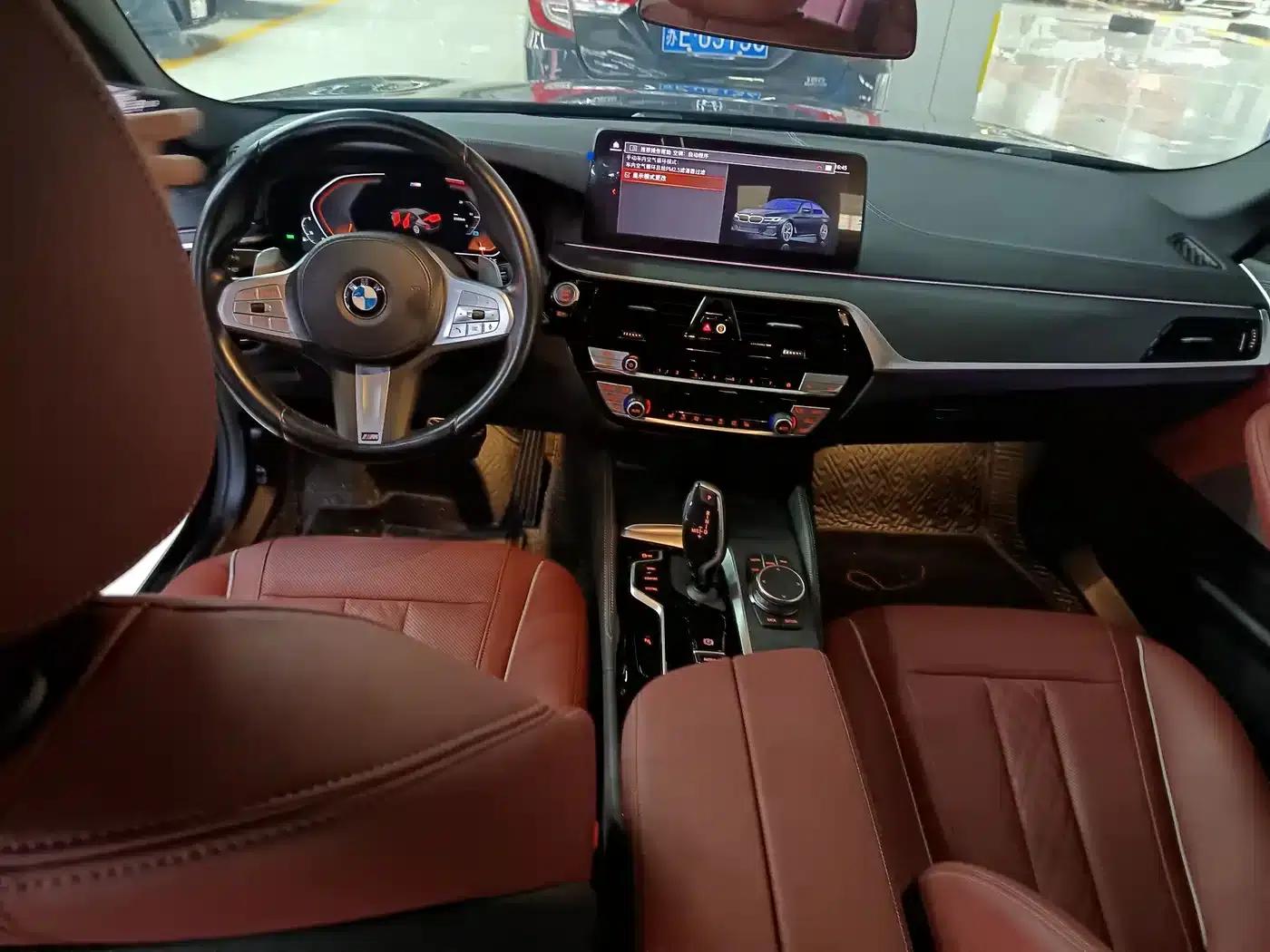 2023 BMW 5 Series 530Li Leading Edition M Sport Package — миниатюра 3