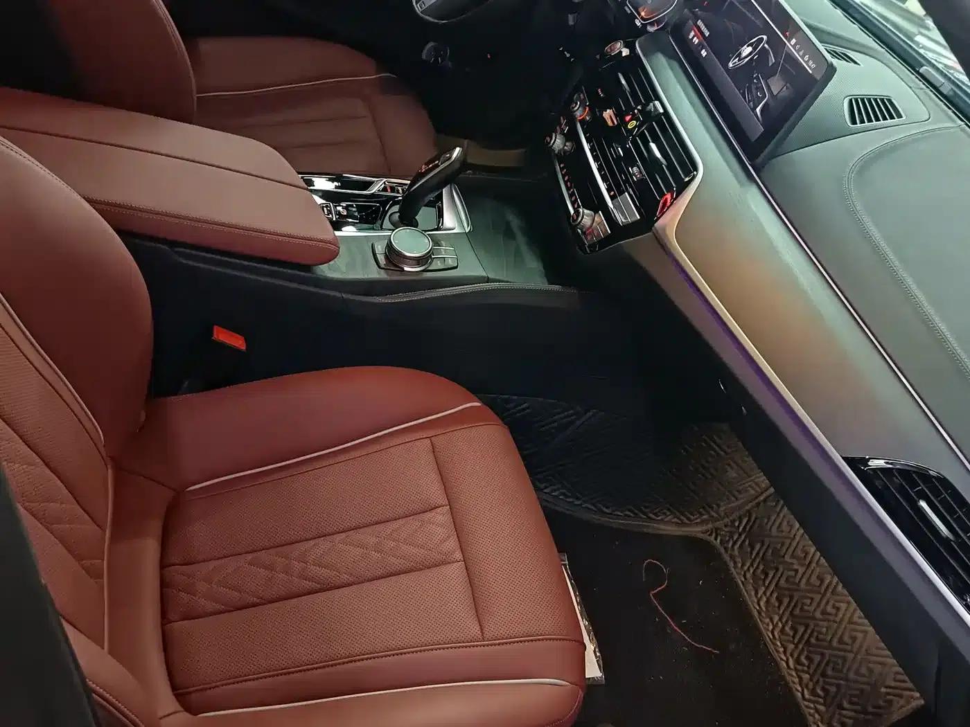 2023 BMW 5 Series 530Li Leading Edition M Sport Package — миниатюра 8