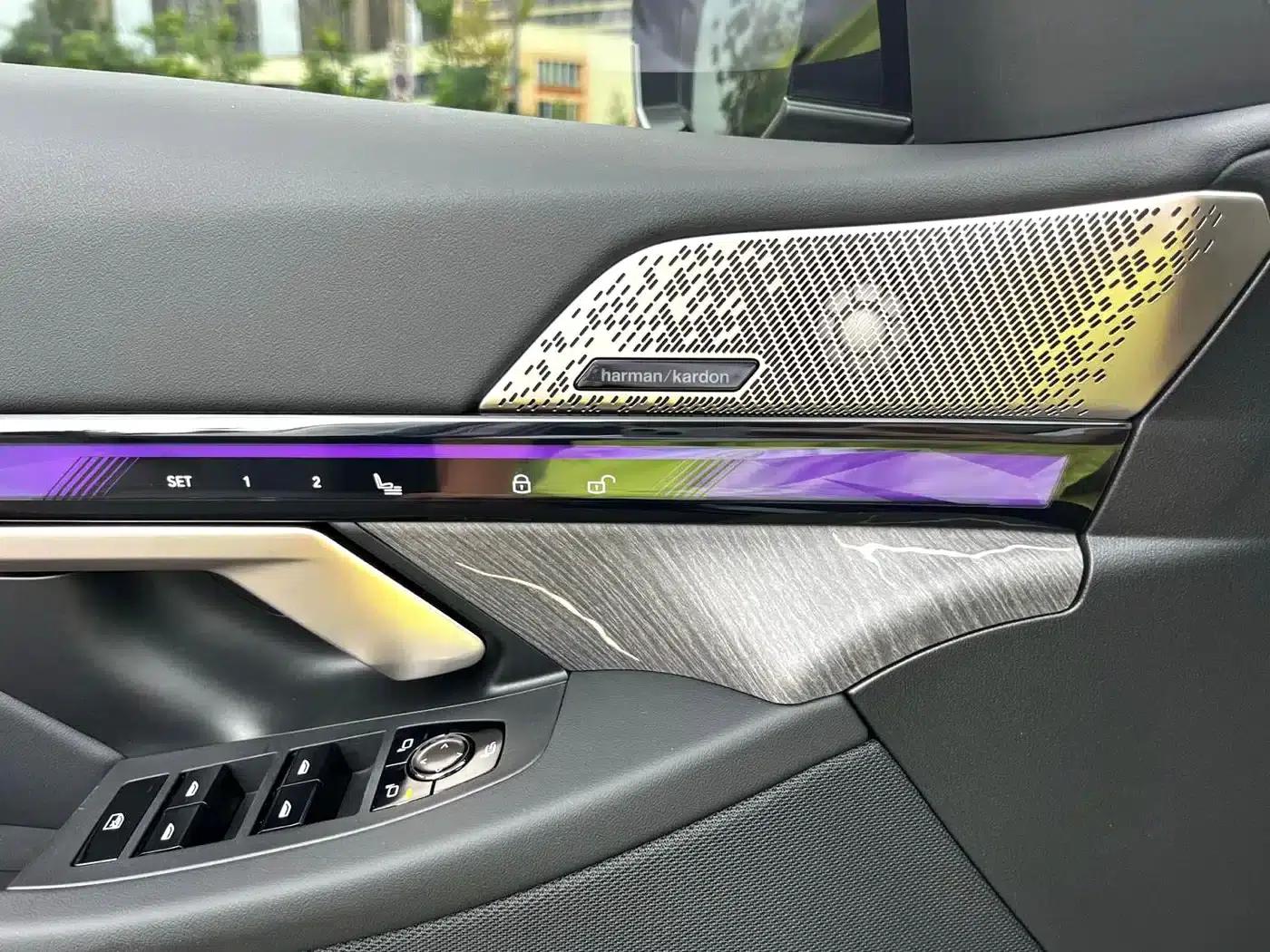2025 BMW 5 Series 530Li Leading Edition M Sport Package — миниатюра 14