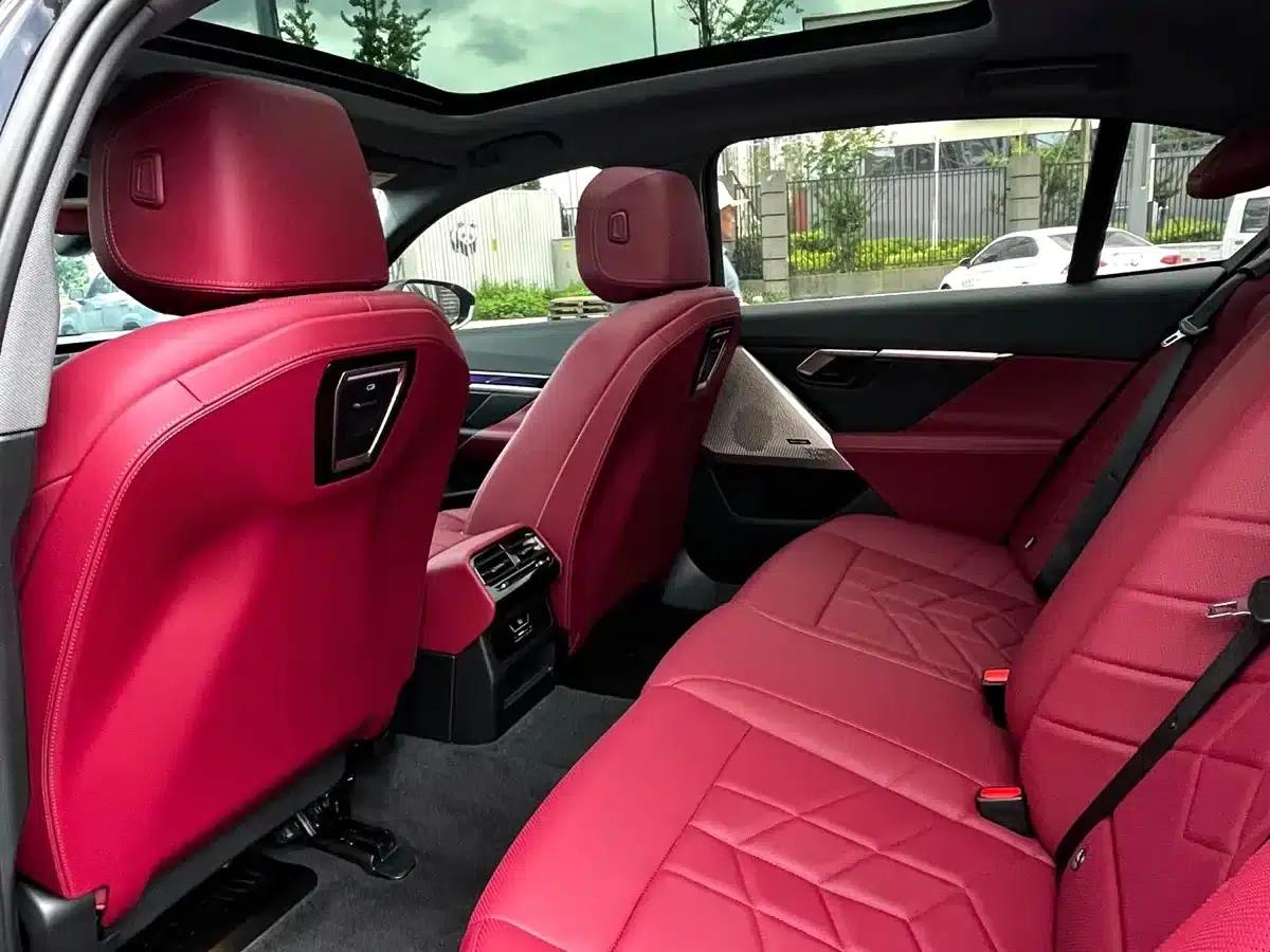 2025 BMW 5 Series 530Li Leading Edition M Sport Package — миниатюра 15