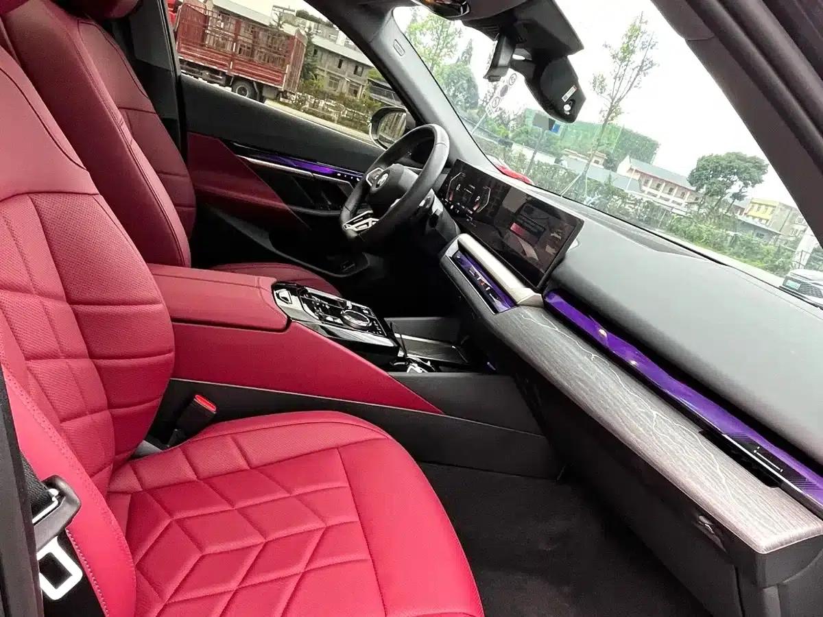 2025 BMW 5 Series 530Li Leading Edition M Sport Package — миниатюра 7