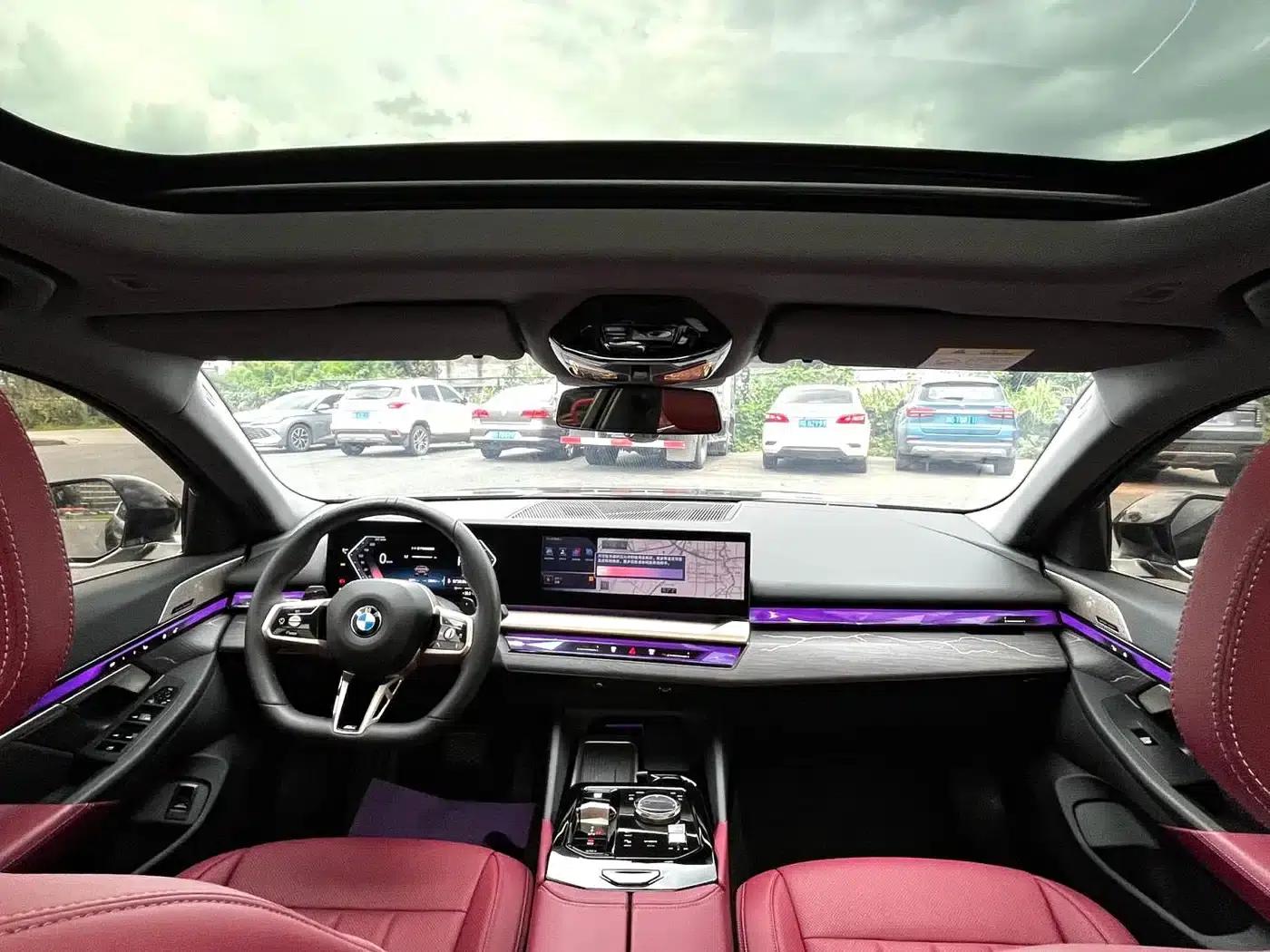 2025 BMW 5 Series 530Li Leading Edition M Sport Package — миниатюра 8