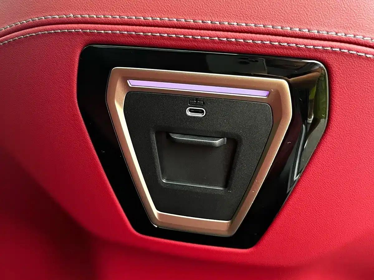 2025 BMW 5 Series 530Li Leading Edition M Sport Package — миниатюра 10