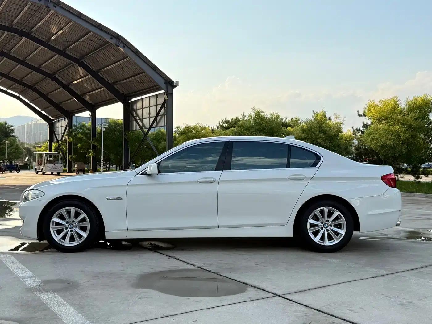 BMW 5 Series 2012 523Li Luxury — миниатюра 2