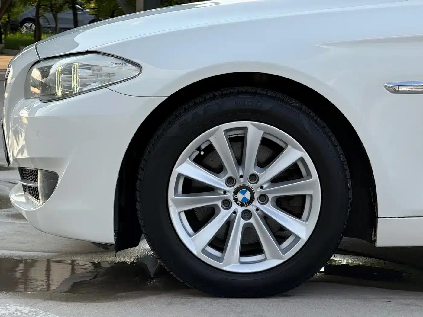 BMW 5 Series 2012 523Li Luxury — миниатюра 12