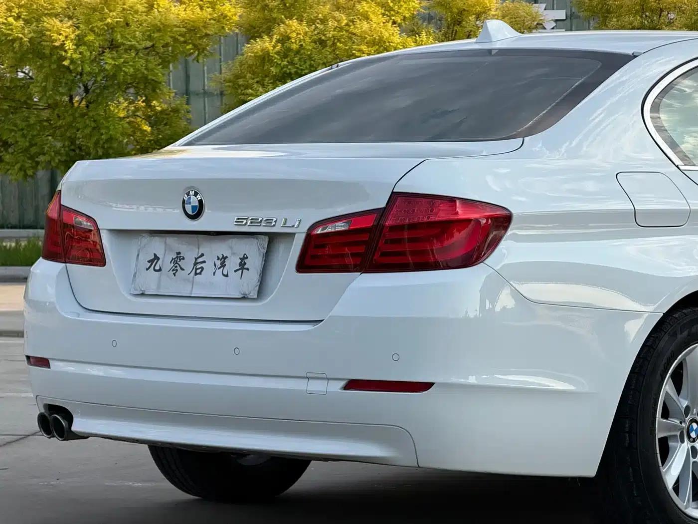 BMW 5 Series 2012 523Li Luxury — миниатюра 14