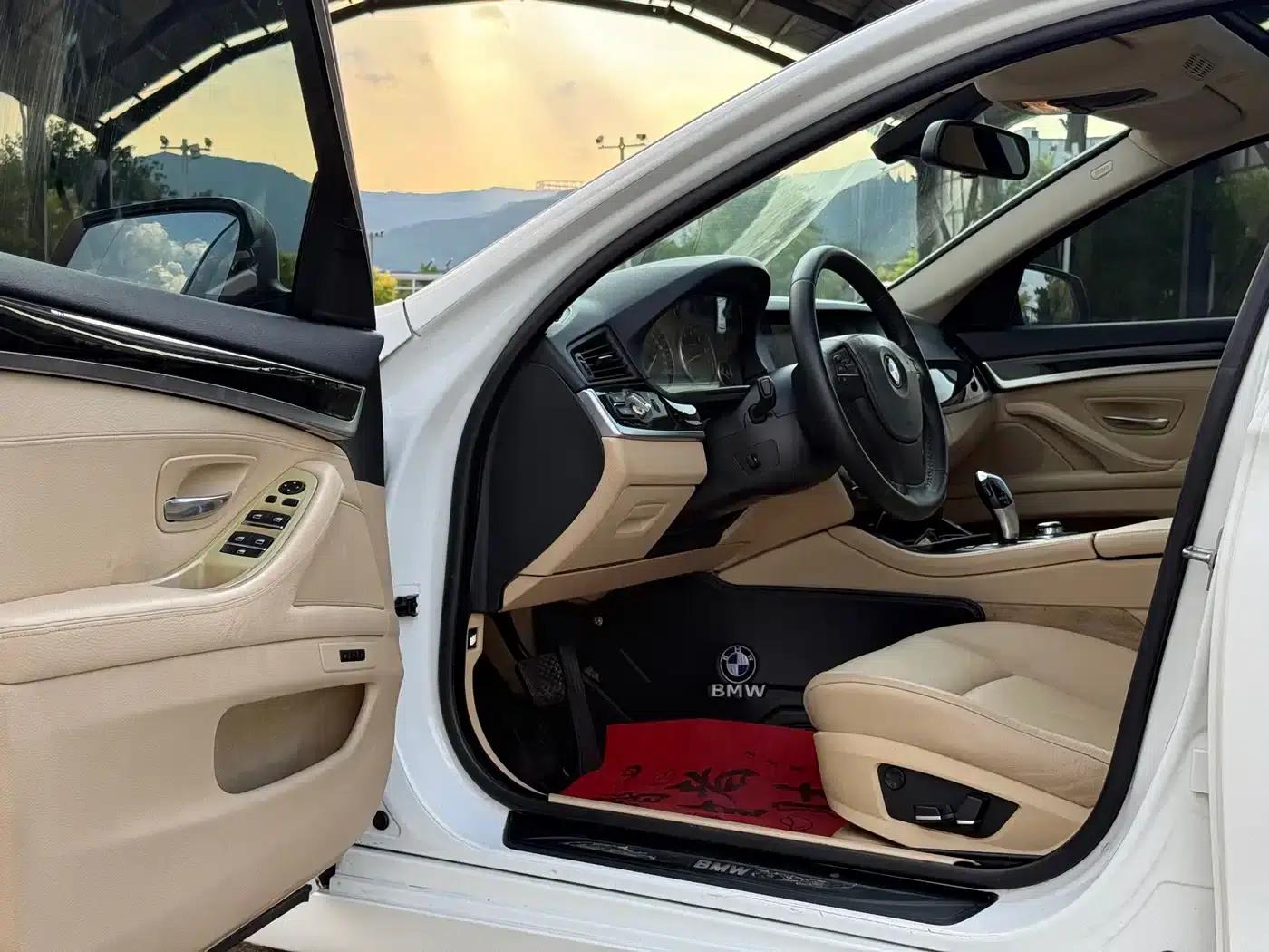 BMW 5 Series 2012 523Li Luxury — миниатюра 15