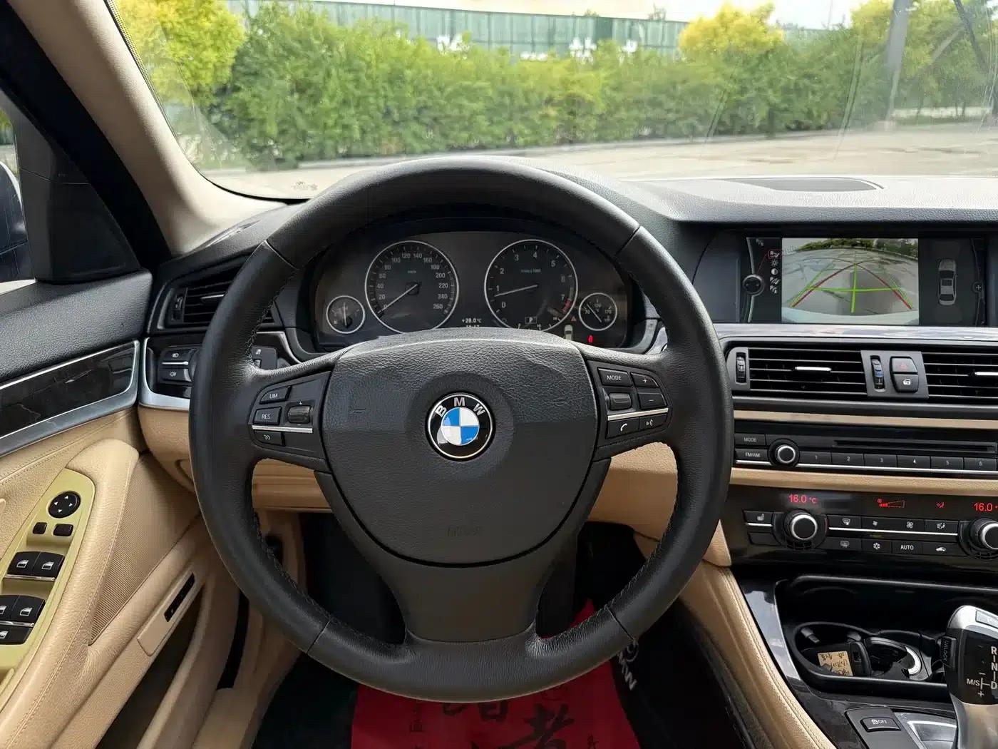 BMW 5 Series 2012 523Li Luxury — миниатюра 28