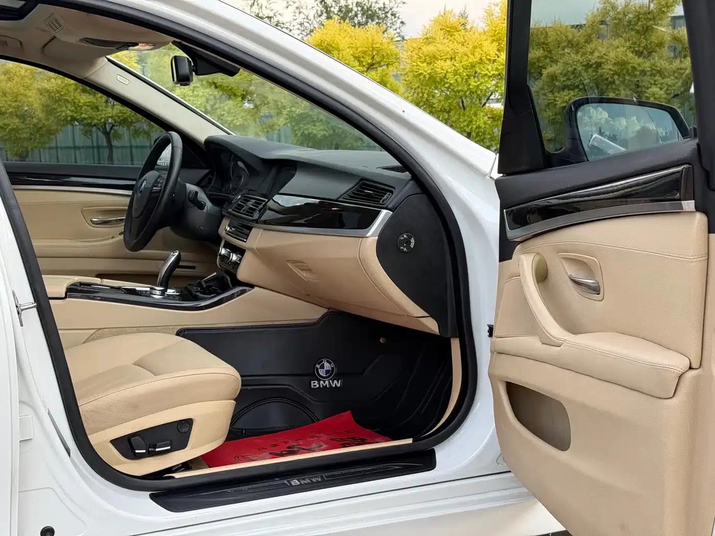BMW 5 Series 2012 523Li Luxury — миниатюра 34