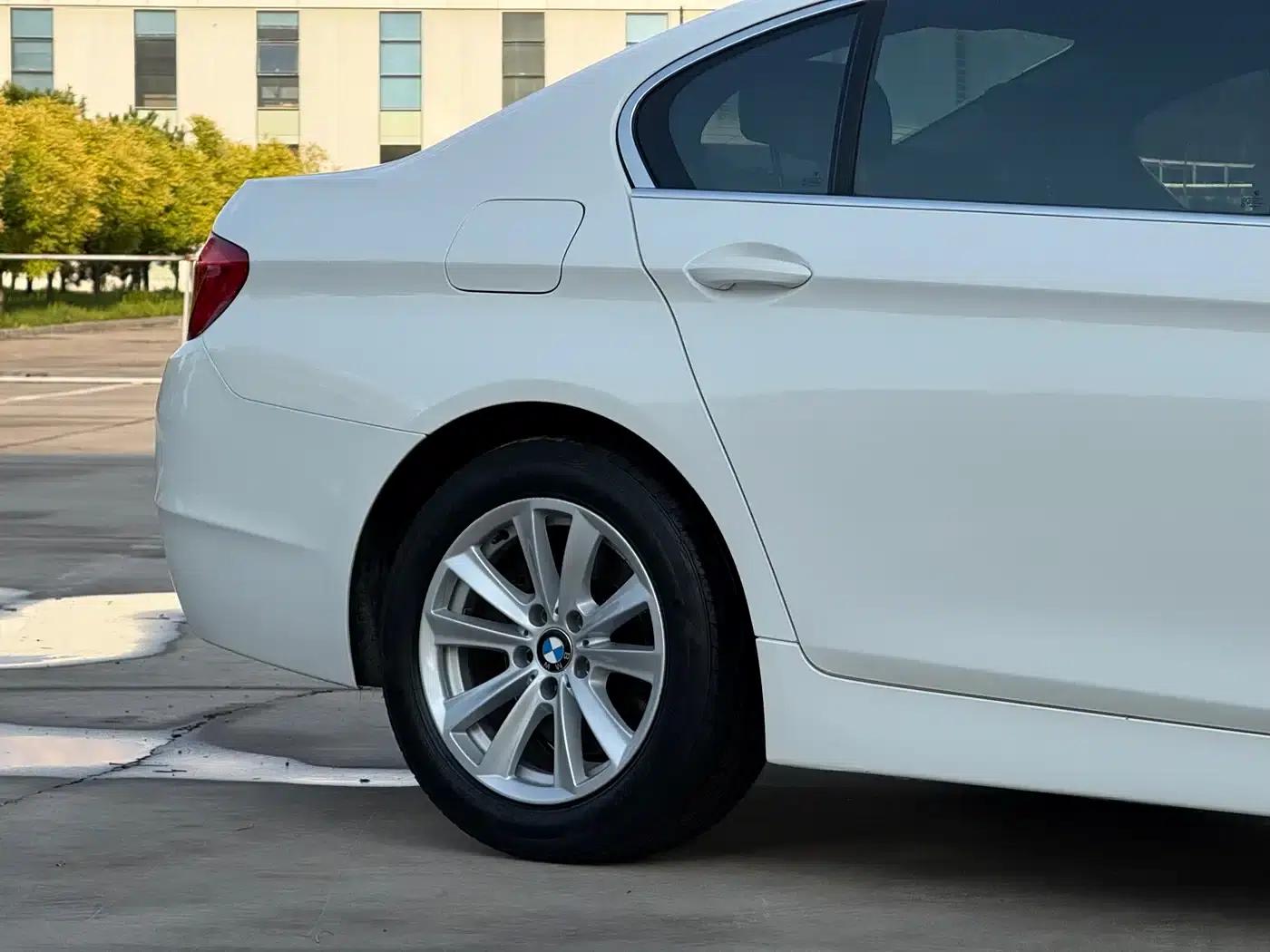 BMW 5 Series 2012 523Li Luxury — миниатюра 8