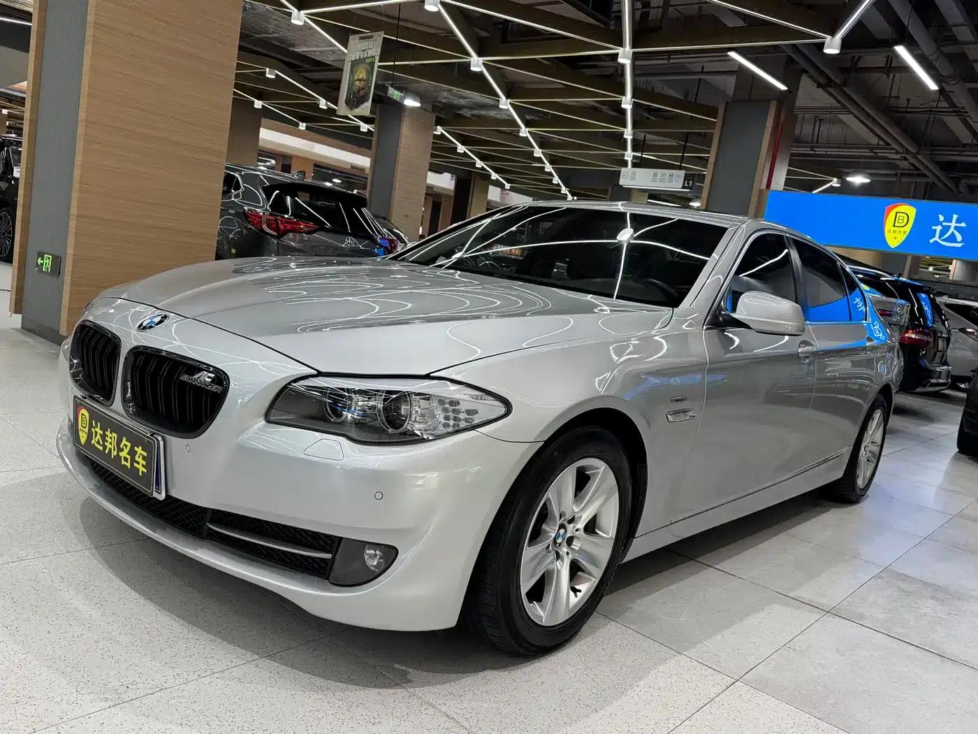 2011 BMW 5 Series 528Li Luxury — миниатюра 1