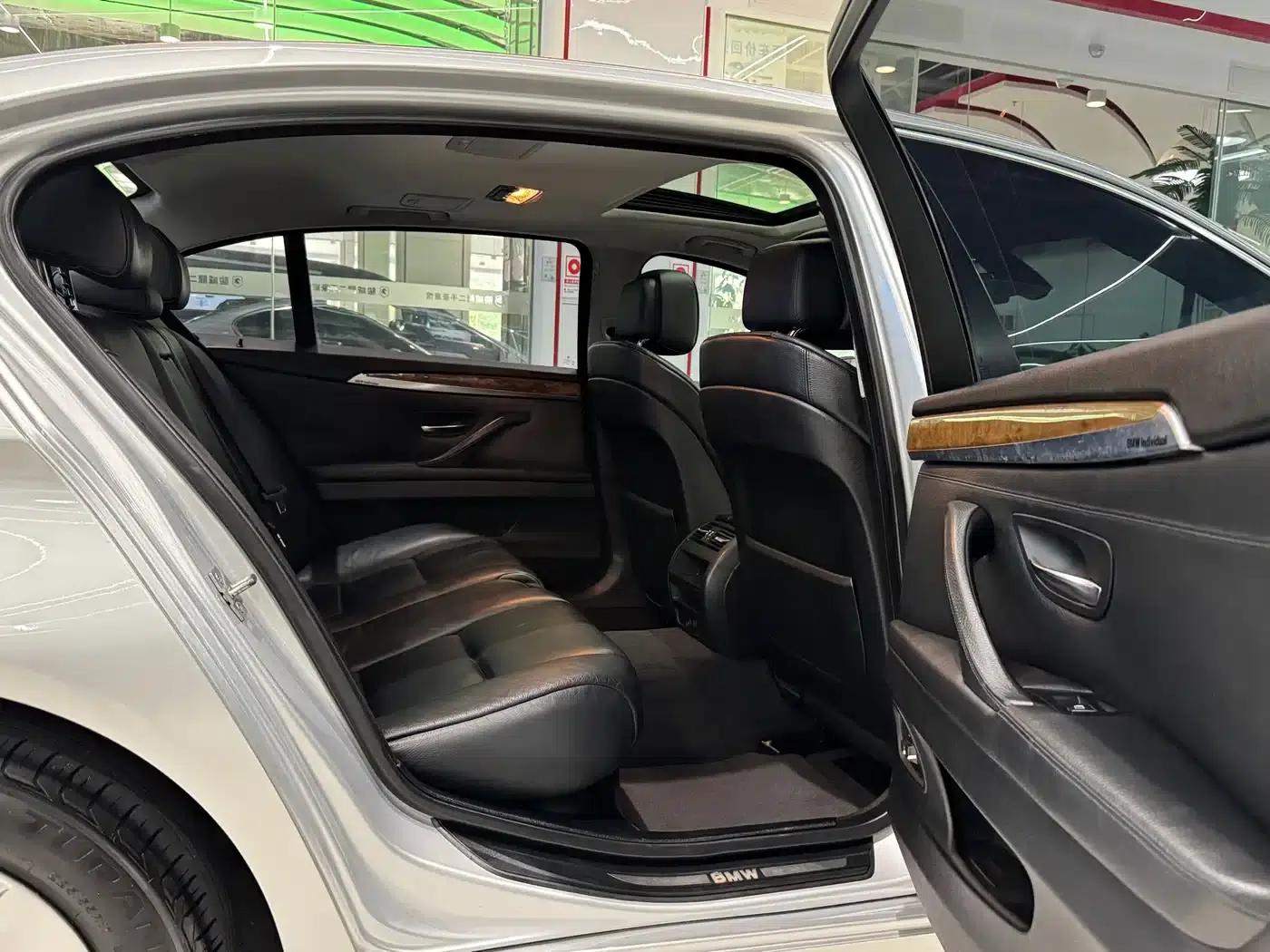 2011 BMW 5 Series 528Li Luxury — миниатюра 11