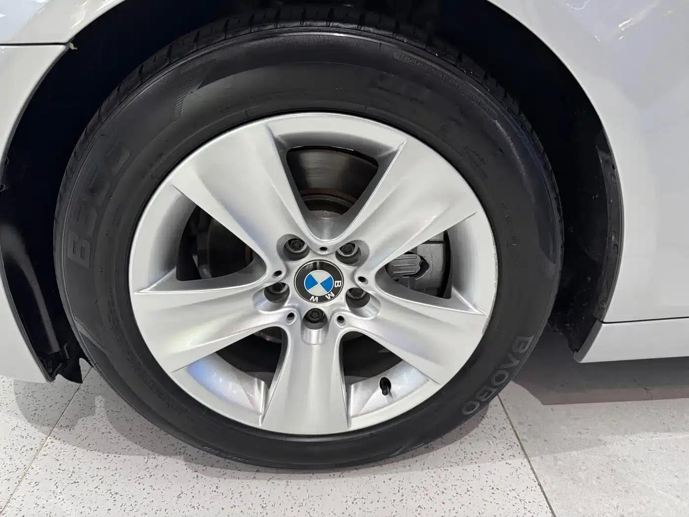 2011 BMW 5 Series 528Li Luxury — миниатюра 13