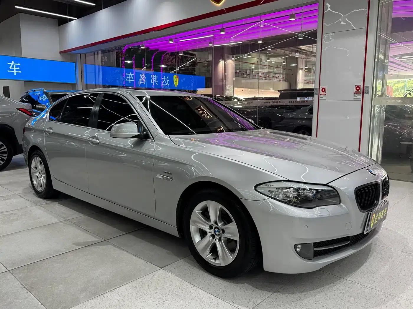 2011 BMW 5 Series 528Li Luxury — миниатюра 4