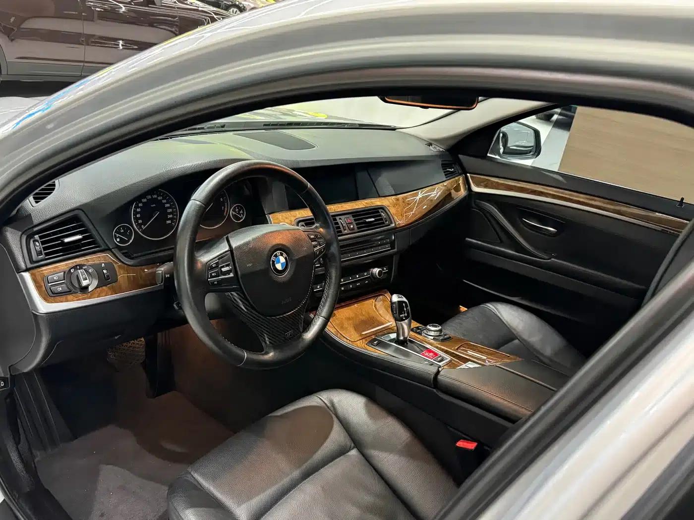 2011 BMW 5 Series 528Li Luxury — миниатюра 7