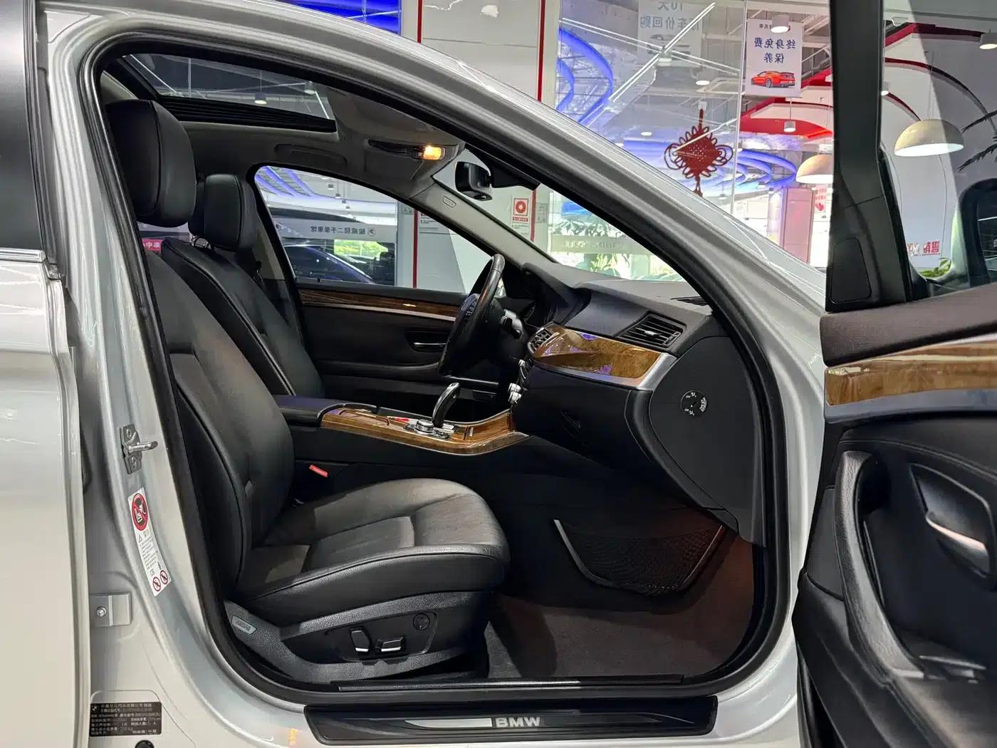 2011 BMW 5 Series 528Li Luxury — миниатюра 8