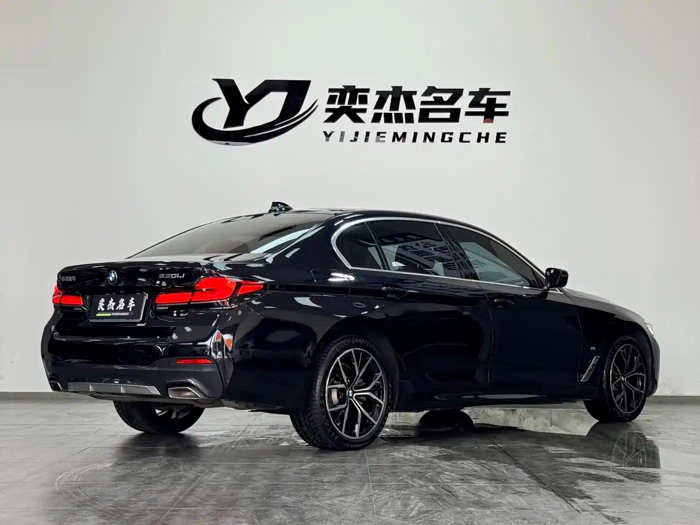BMW 5 Series 2022 Facelift 3 530Li Luxury M Sport Package — миниатюра 9