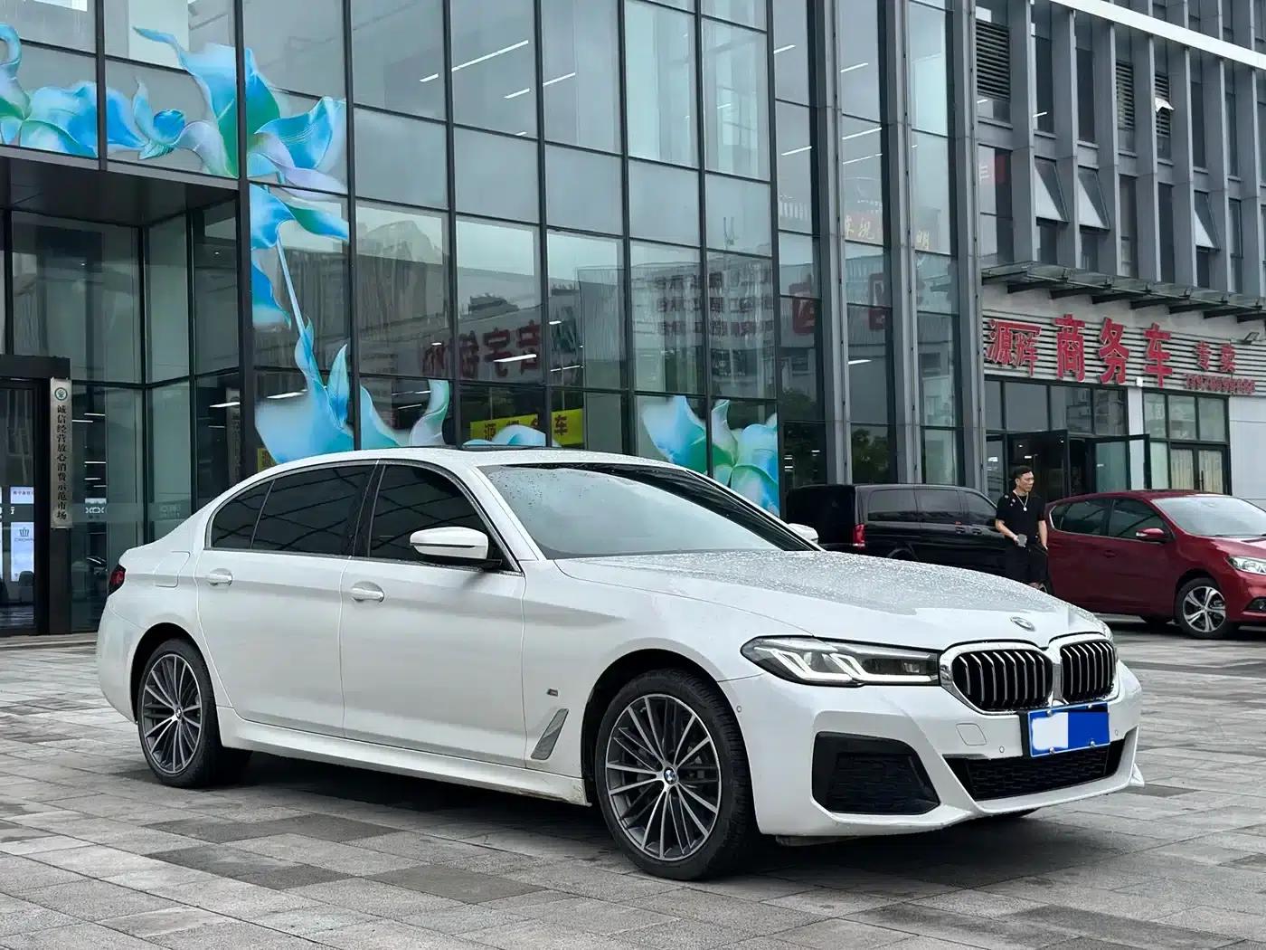 2023 BMW 5 Series Facelift 530Li Leading Edition M Sport Package — миниатюра 3