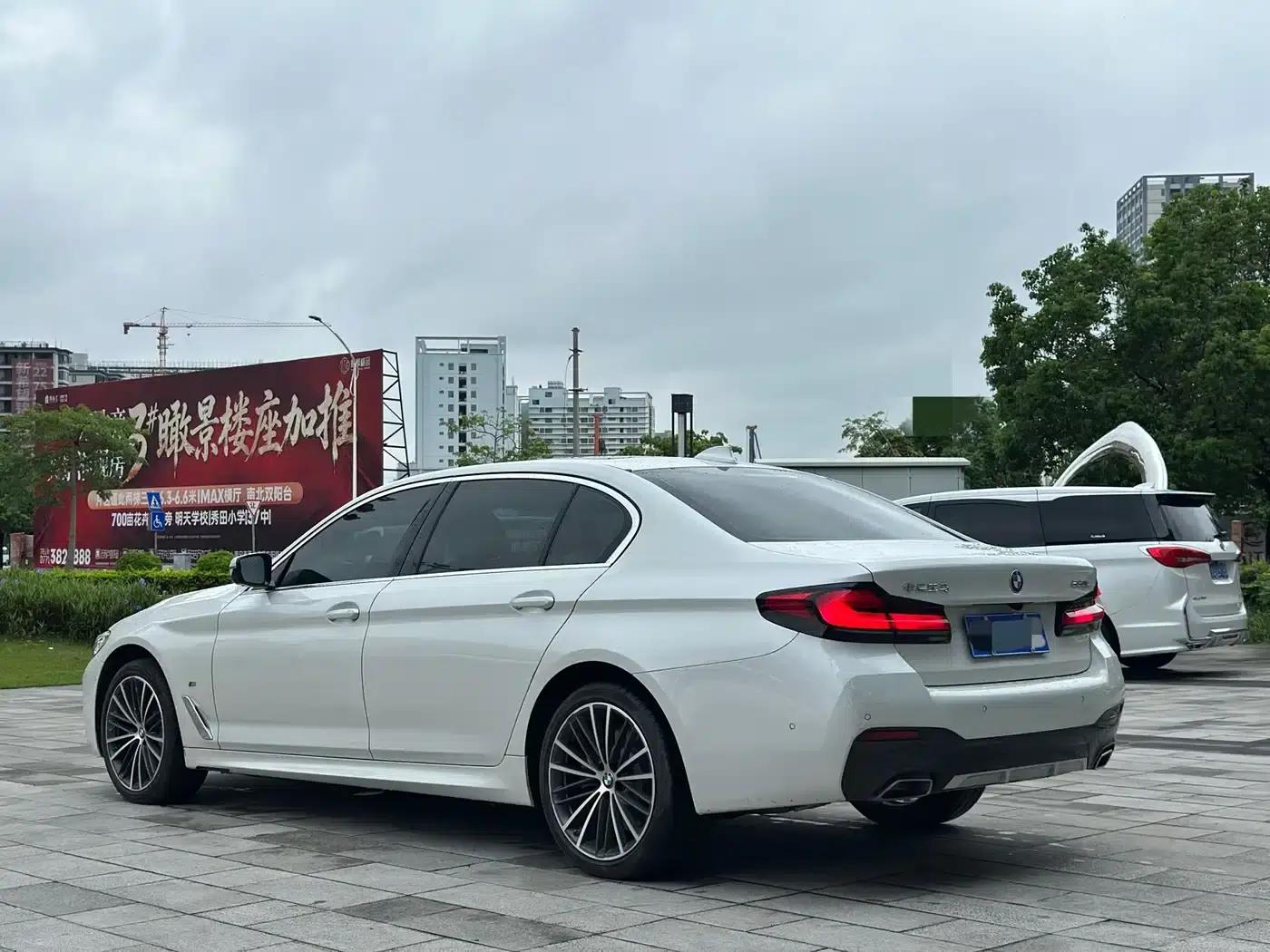 2023 BMW 5 Series Facelift 530Li Leading Edition M Sport Package — миниатюра 4