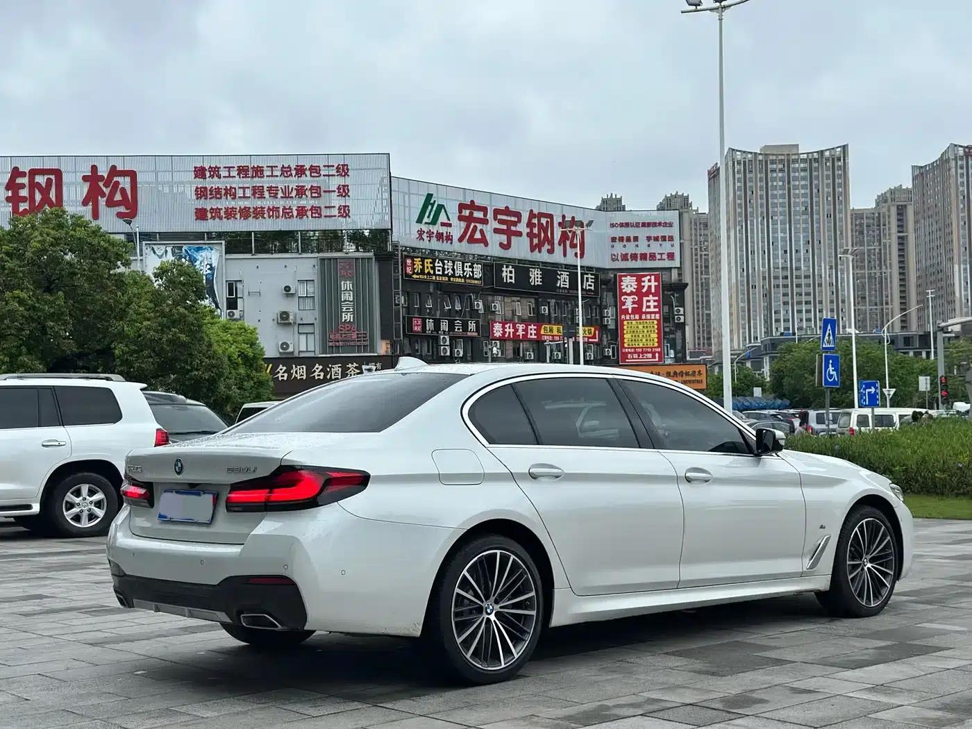 2023 BMW 5 Series Facelift 530Li Leading Edition M Sport Package — миниатюра 6