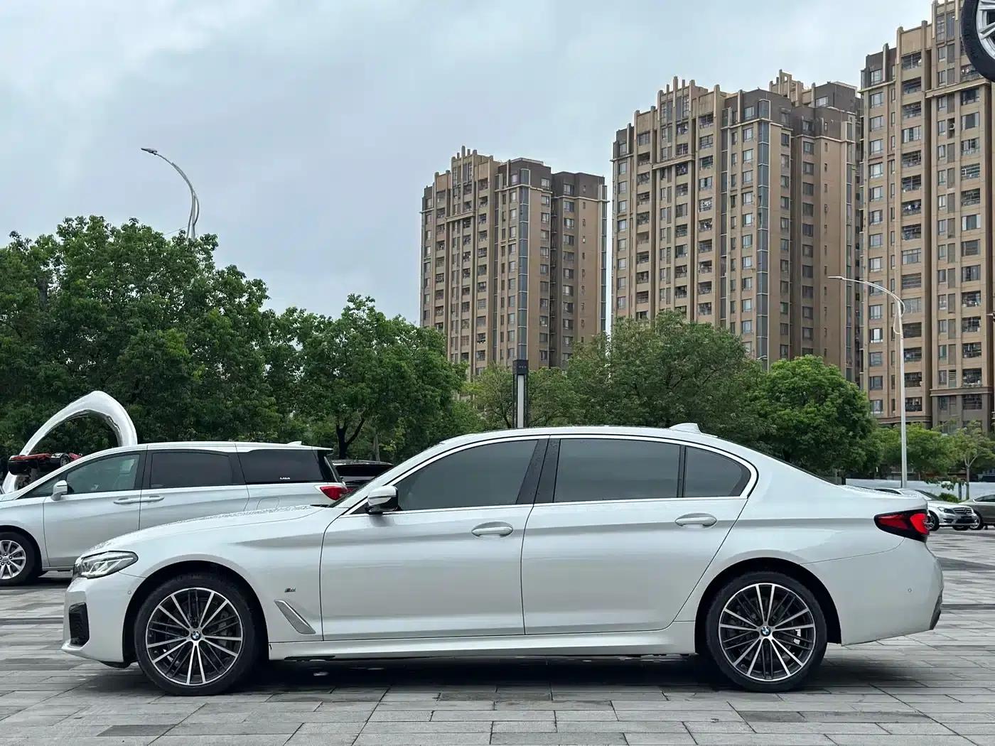 2023 BMW 5 Series Facelift 530Li Leading Edition M Sport Package — миниатюра 7