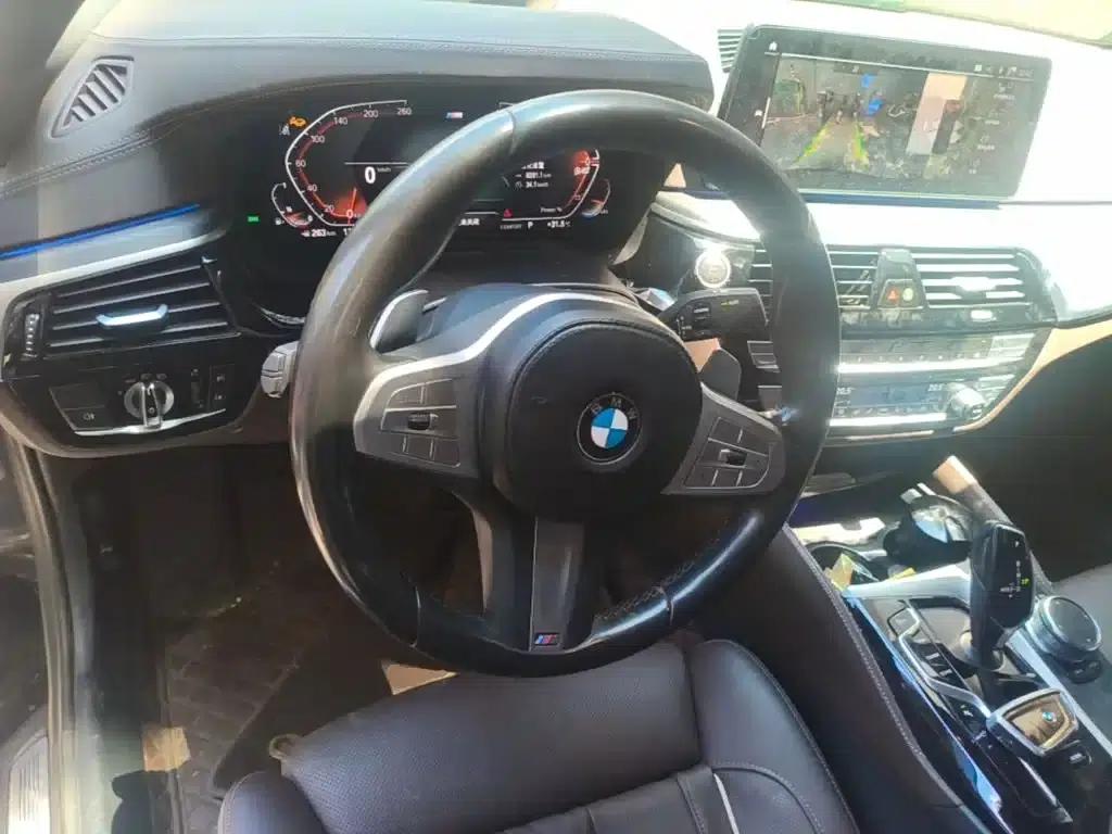 2023 BMW 5 Series 530Li Luxury M Sport Package — миниатюра 11