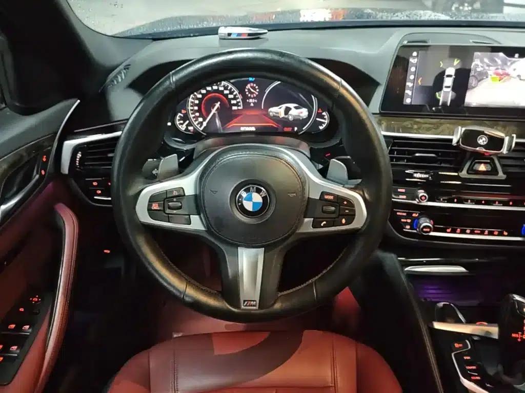2018 BMW 5 Series 530Li Leading Edition M Sport Package — миниатюра 11