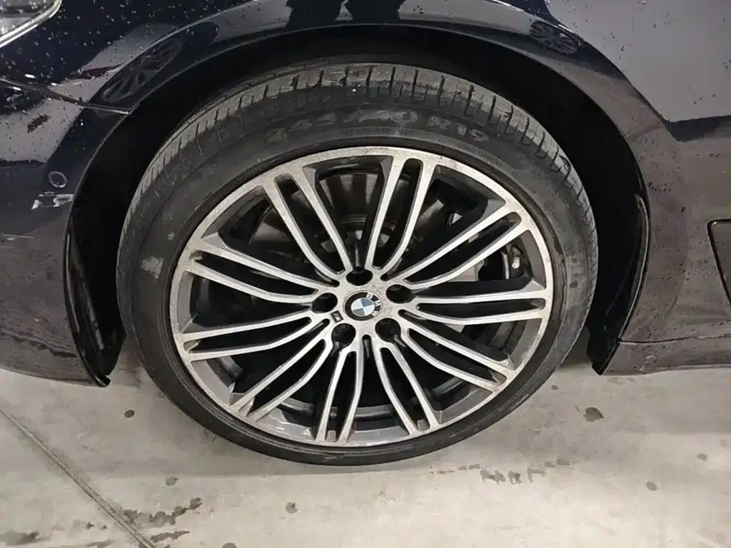 2018 BMW 5 Series 530Li Leading Edition M Sport Package — миниатюра 23