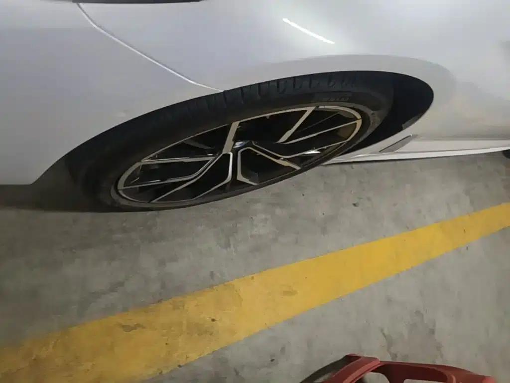 2021 BMW 5 Series 530Li Luxury M Sport Package — миниатюра 23