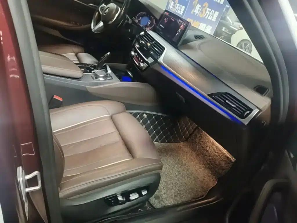 2021 BMW 5 Series 530Li Luxury M Sport Package — миниатюра 25