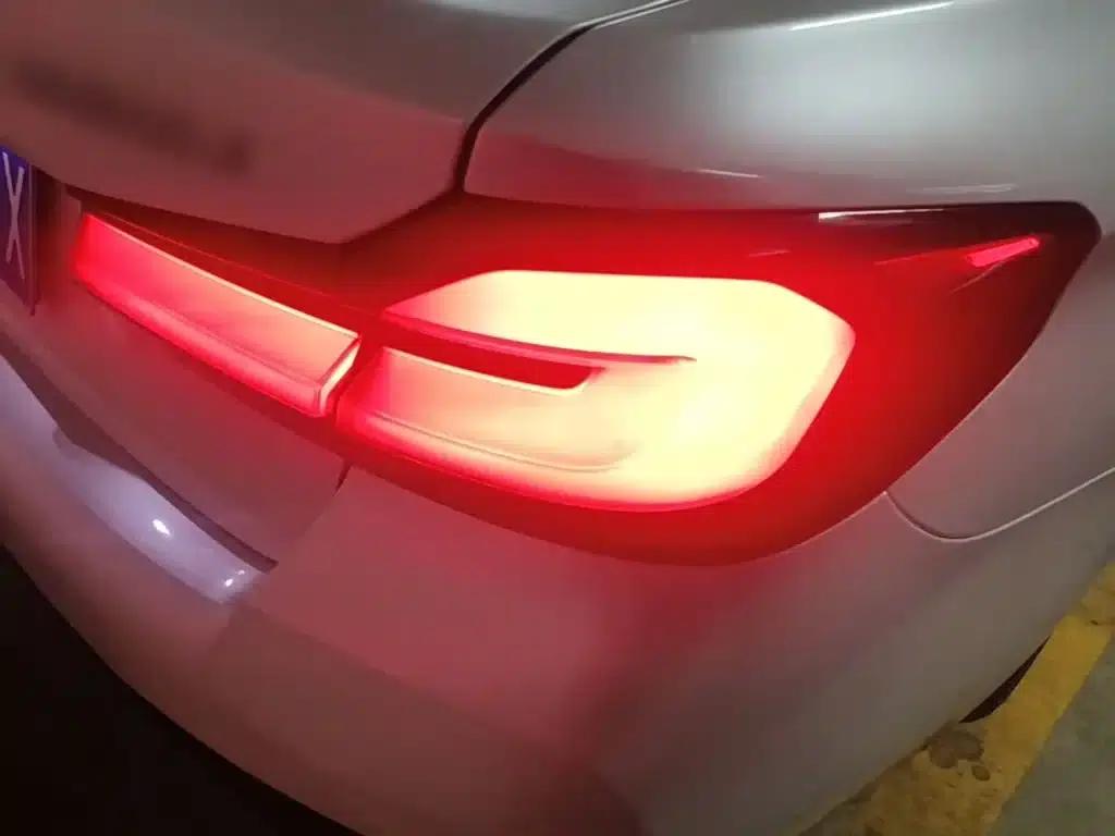 2021 BMW 5 Series 530Li Luxury M Sport Package — миниатюра 8