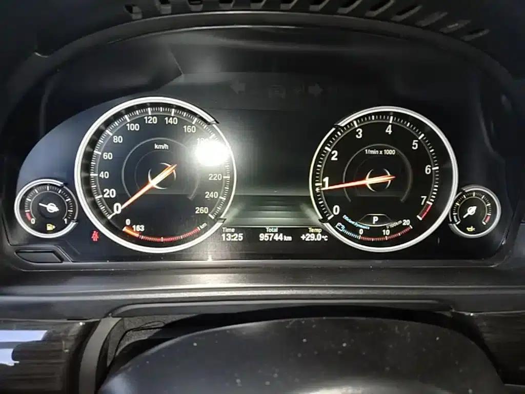 2017 BMW 5 Series 525Li Luxury Design Package — миниатюра 12