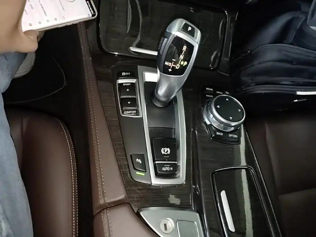 2017 BMW 5 Series 525Li Luxury Design Package — миниатюра 14
