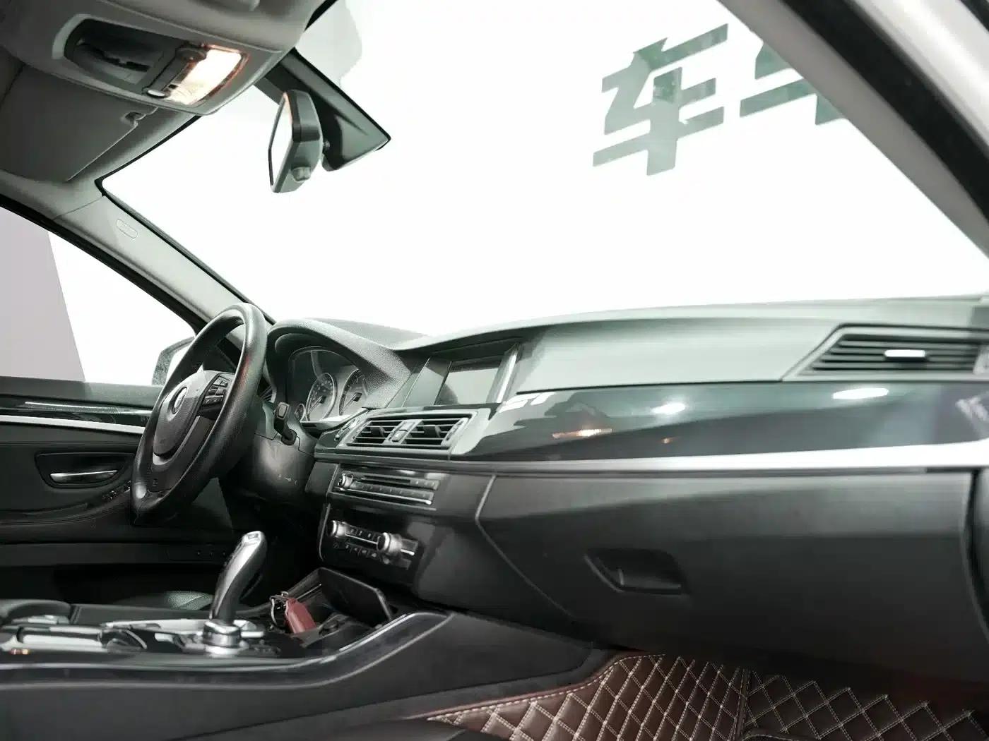 BMW 5 Series (Imported) 2014 520i Elegant Model — миниатюра 13