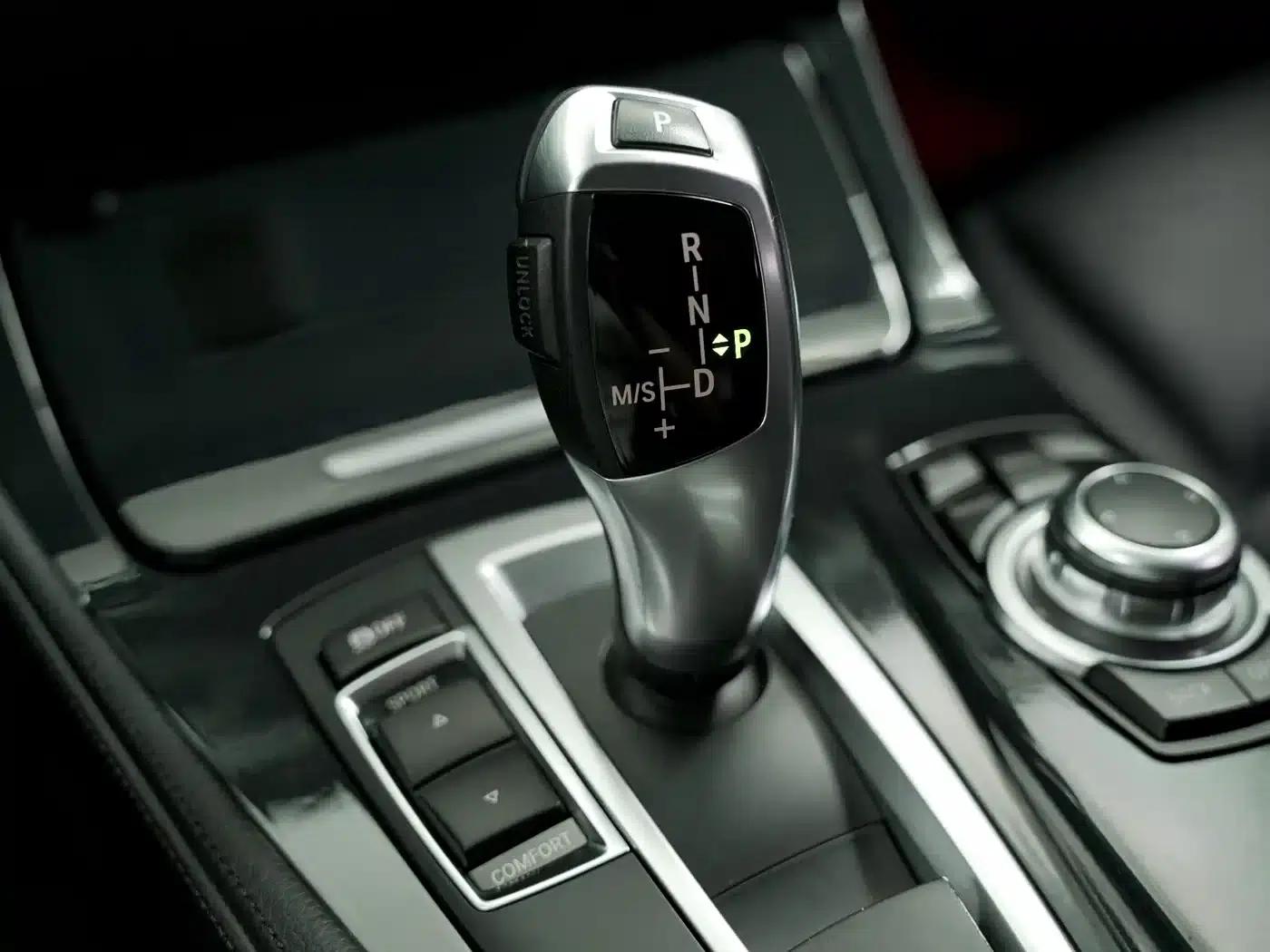BMW 5 Series (Imported) 2014 520i Elegant Model — миниатюра 9
