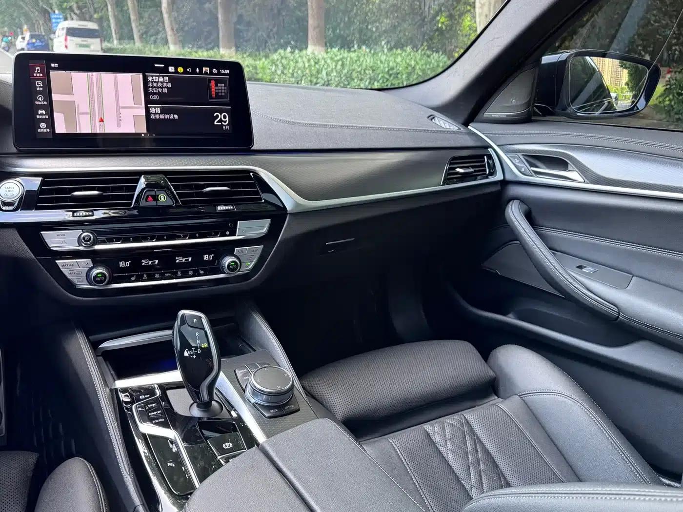 2022 BMW 5 Series (Imported) Facelift 2, 530i M Sport Package — миниатюра 15
