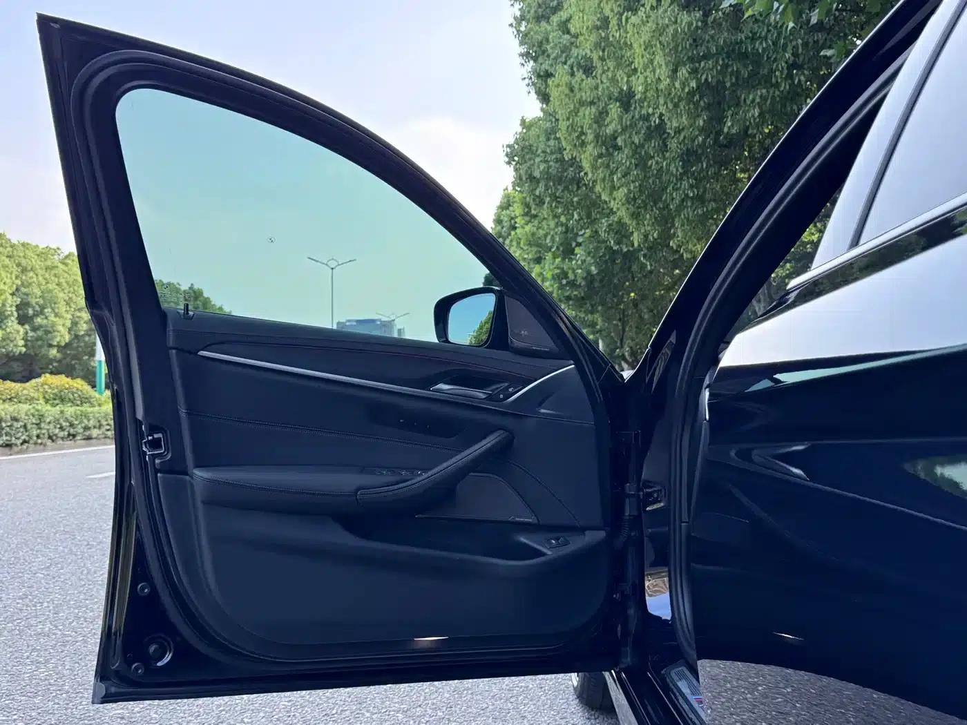 2022 BMW 5 Series (Imported) Facelift 2, 530i M Sport Package — миниатюра 19
