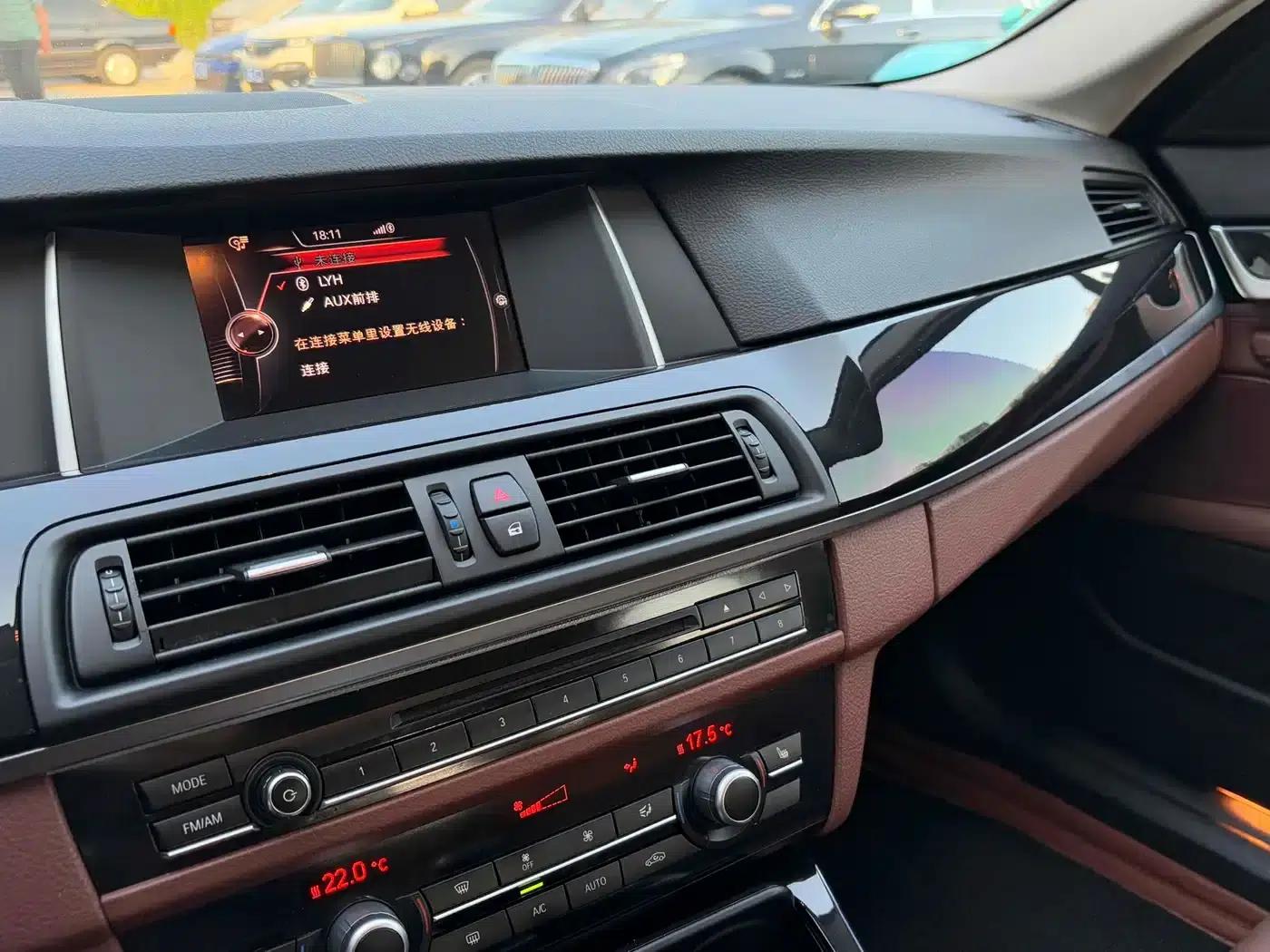 2014 BMW 5 Series Imported Model 520i Touring — миниатюра 11
